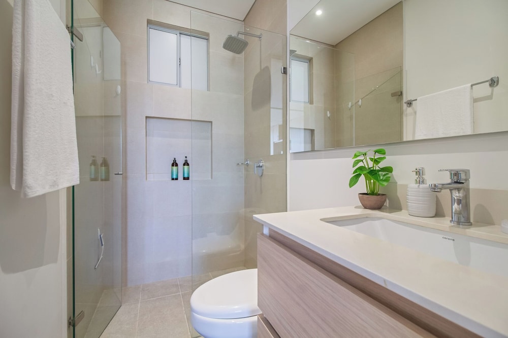 Salguero Suites By HostPro