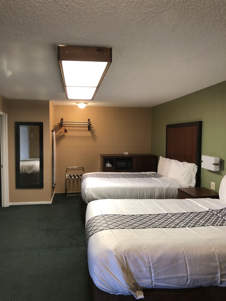 Knight's Inn Motel