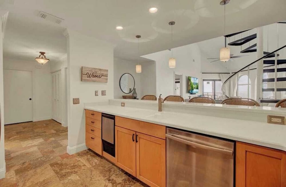 513 Seascape by Avantstay Oceanfront Home w/ Amazing Views & Community Pool Access