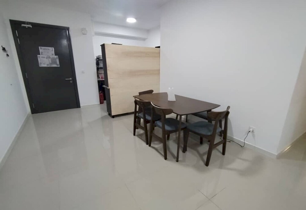 OYO 91024 Tower A & B Sensory Residence