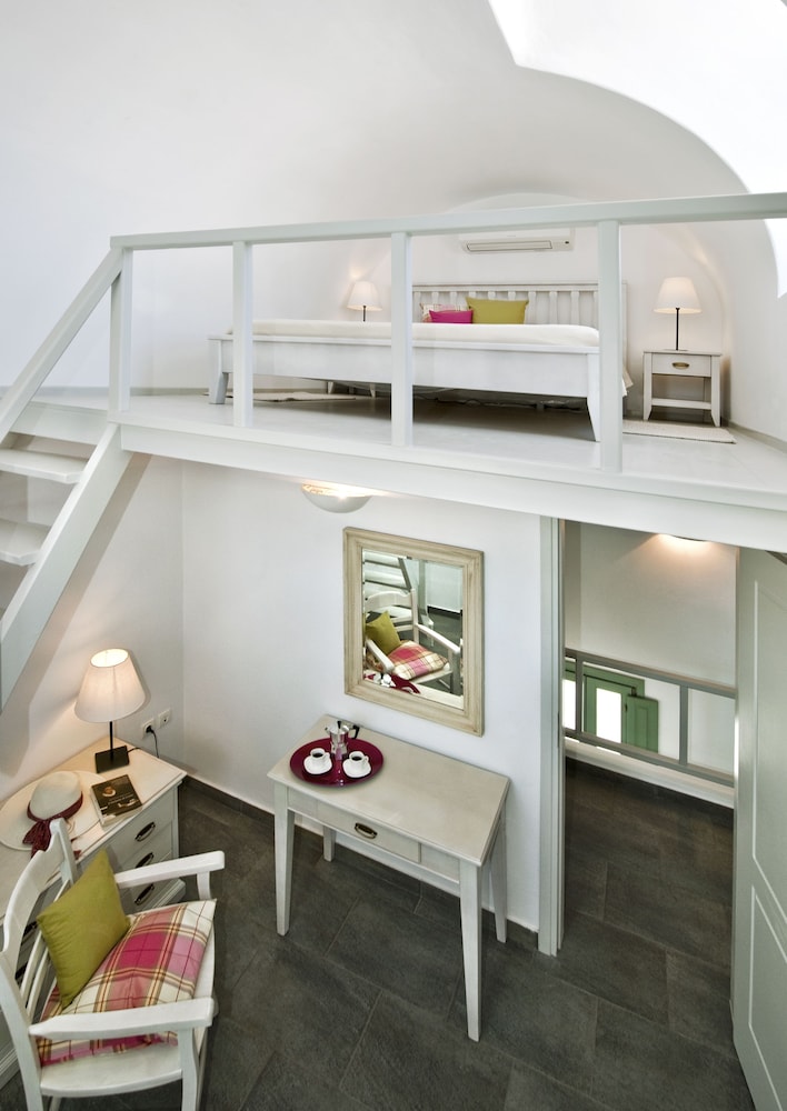 Aura Marina Apartments Santorini view 4