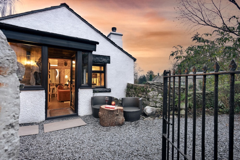 Mead Cottage in Lindale view 3