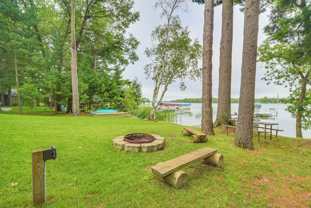 Boat Dock, BBQ & Fireside Fun: Clam Lake Cabin