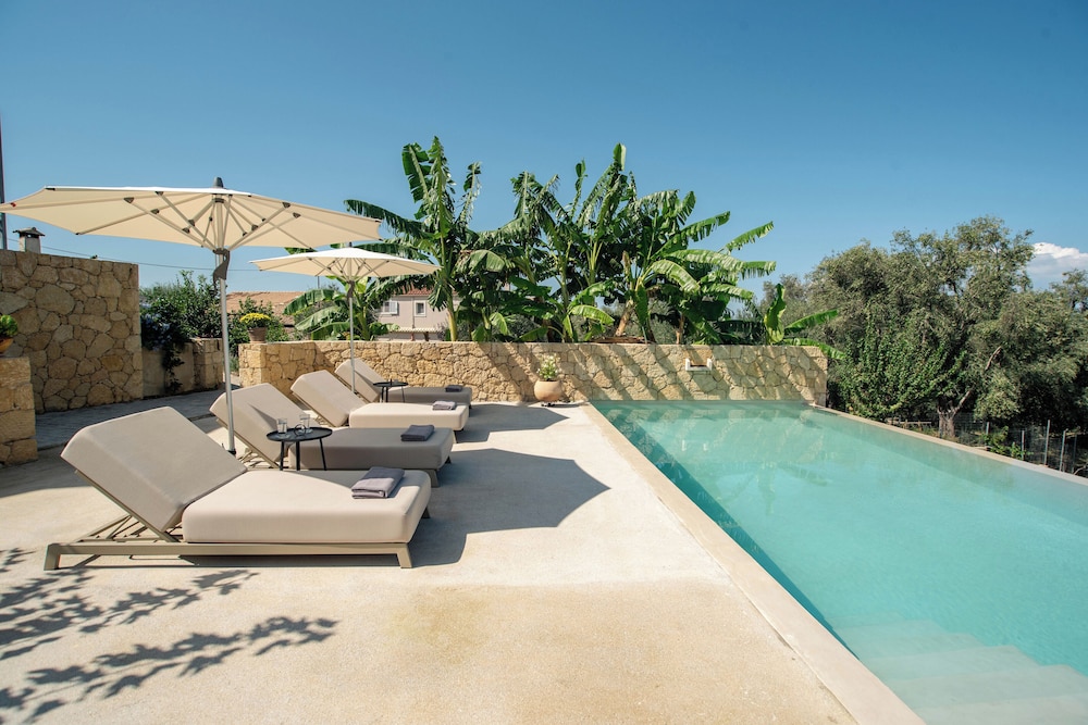 Kukutseli Country Living by White Dream