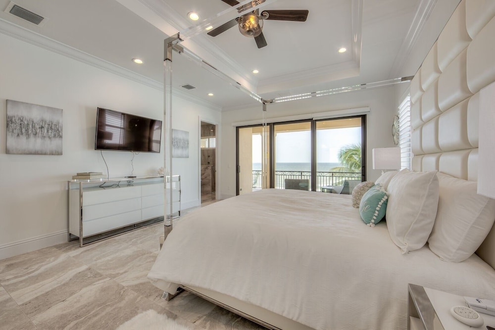 3552/3554 Big Kahuna Oasis: 10br, Pools & Beach Access 10 Bedroom Home