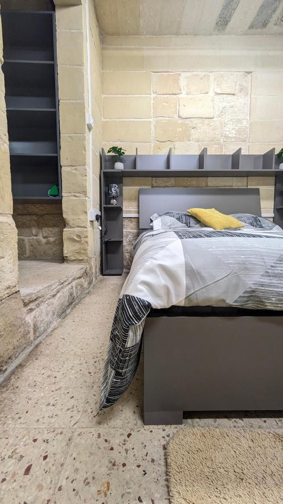Apartment in Valletta by Ruwts