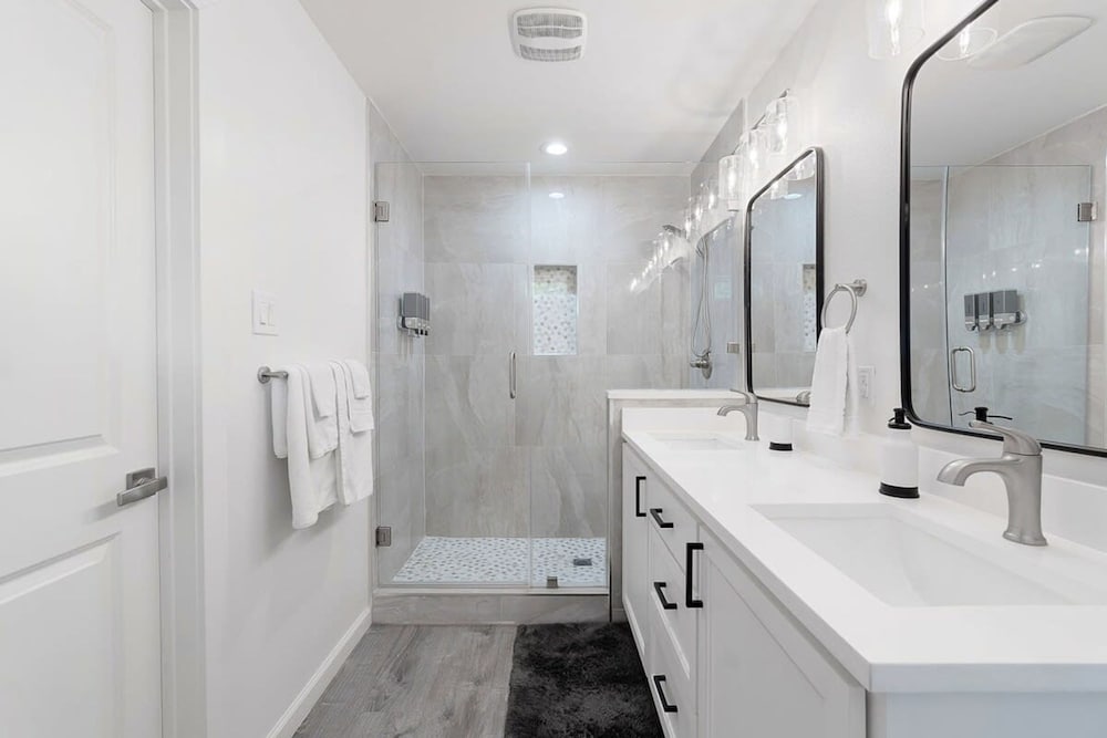 Urban Retreat With Pool Near Downtown Dallas