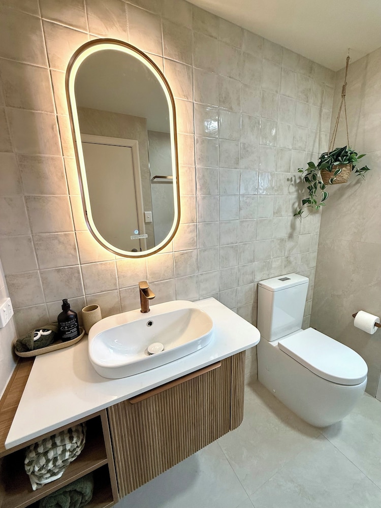 Fletcher Christian Apartments - Manava Suites