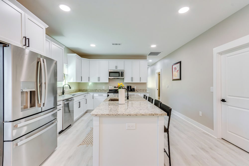 Pet-friendly Pensacola Home: Central Location