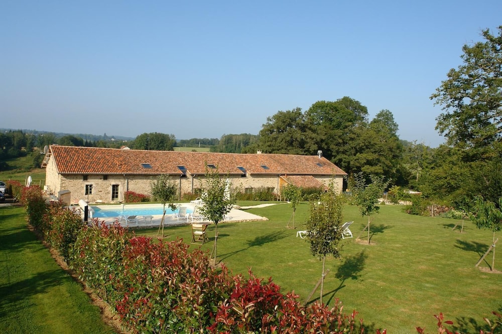 Hotel Hostellerie La Bergerie des Chapelles - Image 1