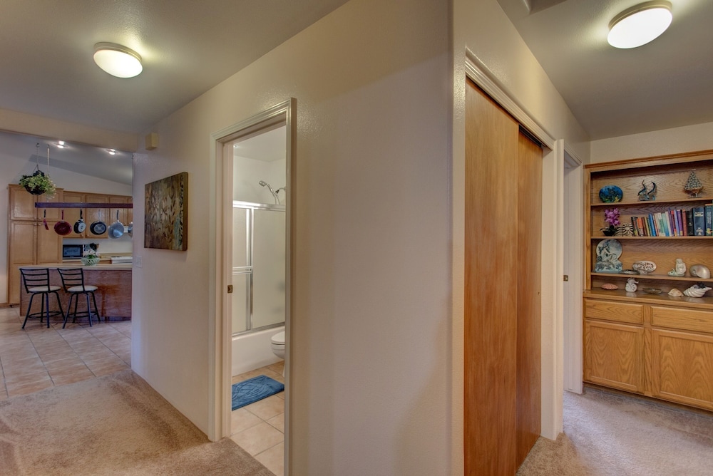 Hale O Makani 3 Bedroom Home by RedAwning view 4