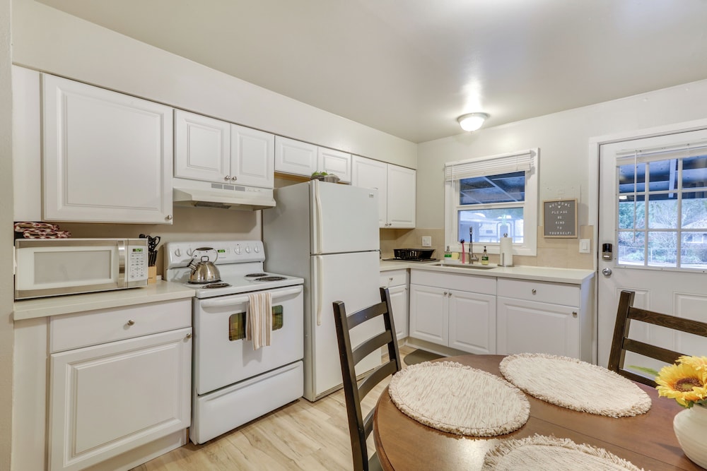 2 Mi to Washington Square: Portland Getaway