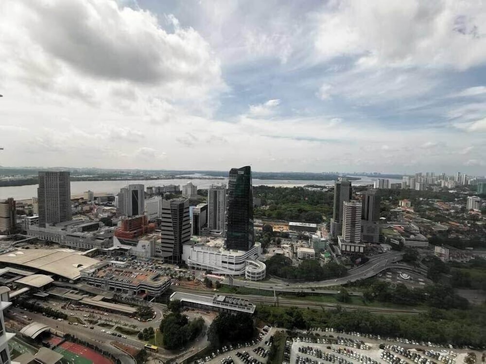 Comfy 2BR Tritower Suite Near JB Ciq, Jbcc & Capri