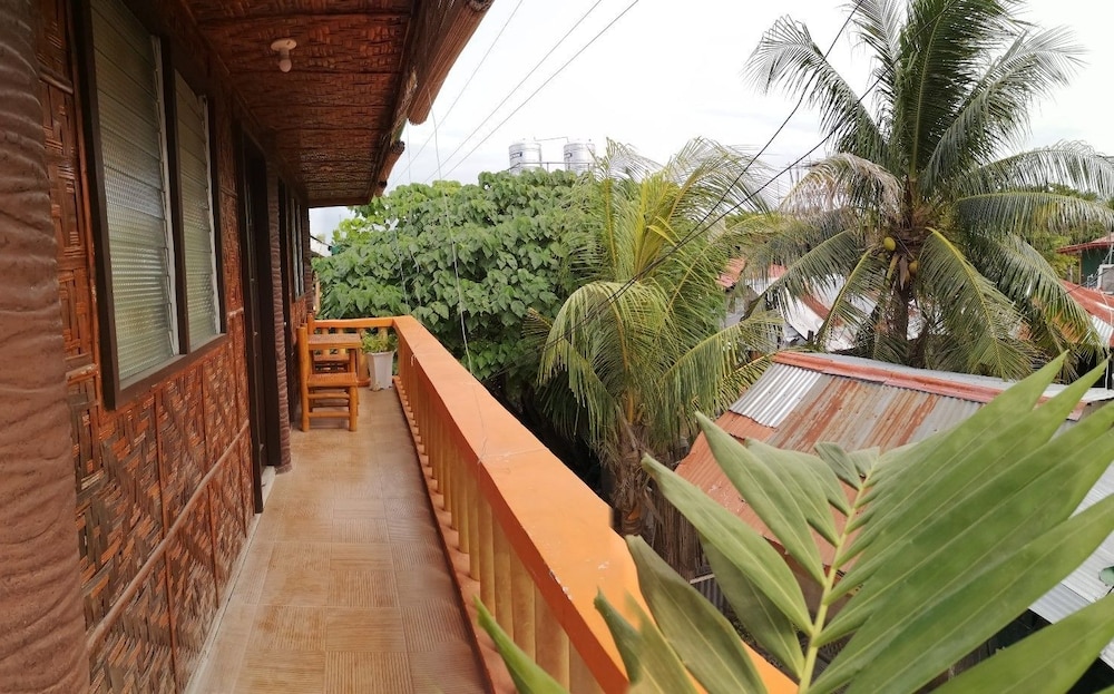 Guanna's Place Room and Resto Bar