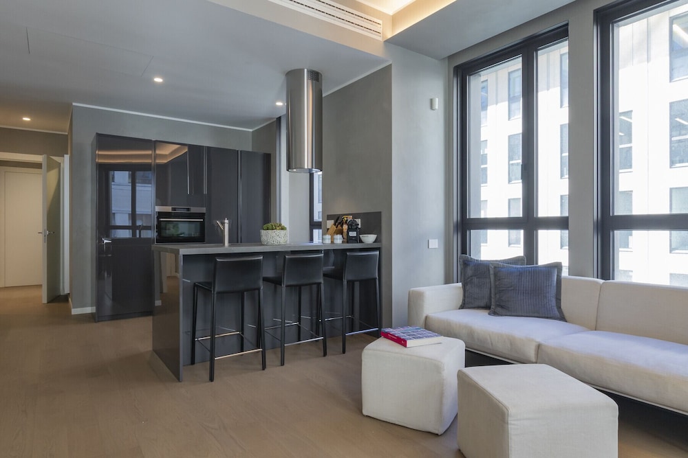 San Babila Central Tower by Rentopolis - High-end 1bdr with panoramic terrace overlooking Duomo