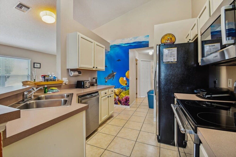 4BR Lake Berkley Home w/ Private Pool