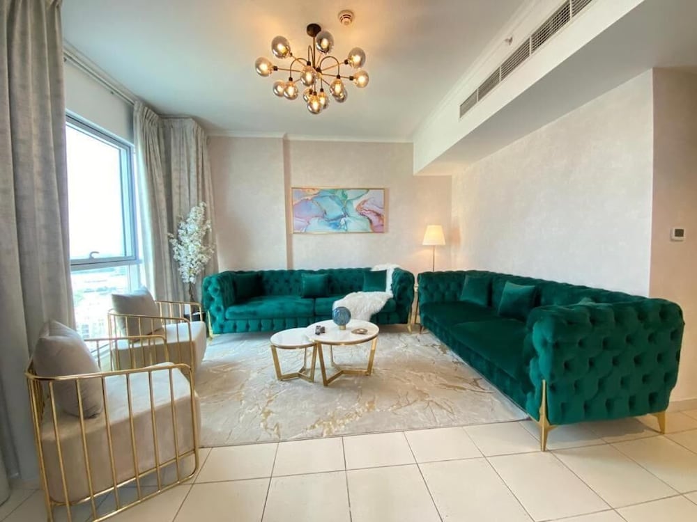 Durrani Homes - The Residences 5BR Besides Dubai Mall with Burjkhalifa and Fountain view