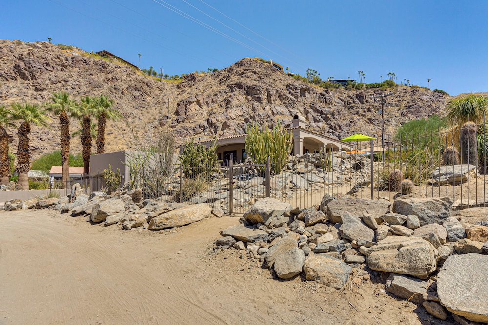 Renovated Cholla House 4 Mi to Dtwn Palm Springs