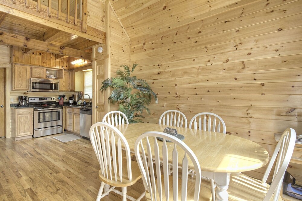 Tranquility - Quiet And Comfortable Cabin! Close To The Tanger Outlet Shopping 2 Bedroom Cabin by RedAwning view 5