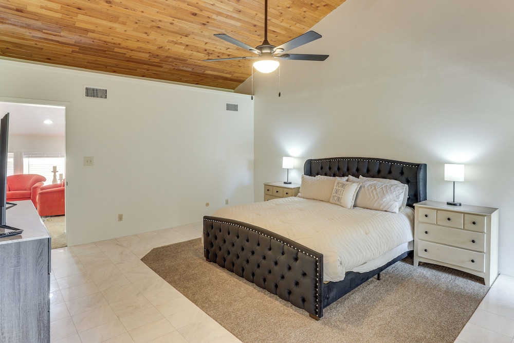 5 Mi to Colorado River: Yuma Gem w/ Pool Access!