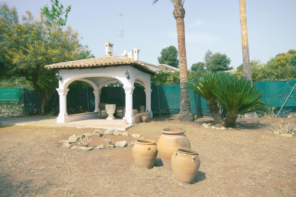 Rosal in El Tosalet With 5 Bedrooms and 3 Bathrooms view 4
