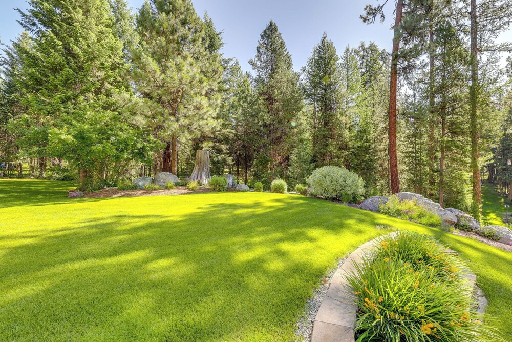 Walk to Happy's Inn & Lake Access: Libby Apartment
