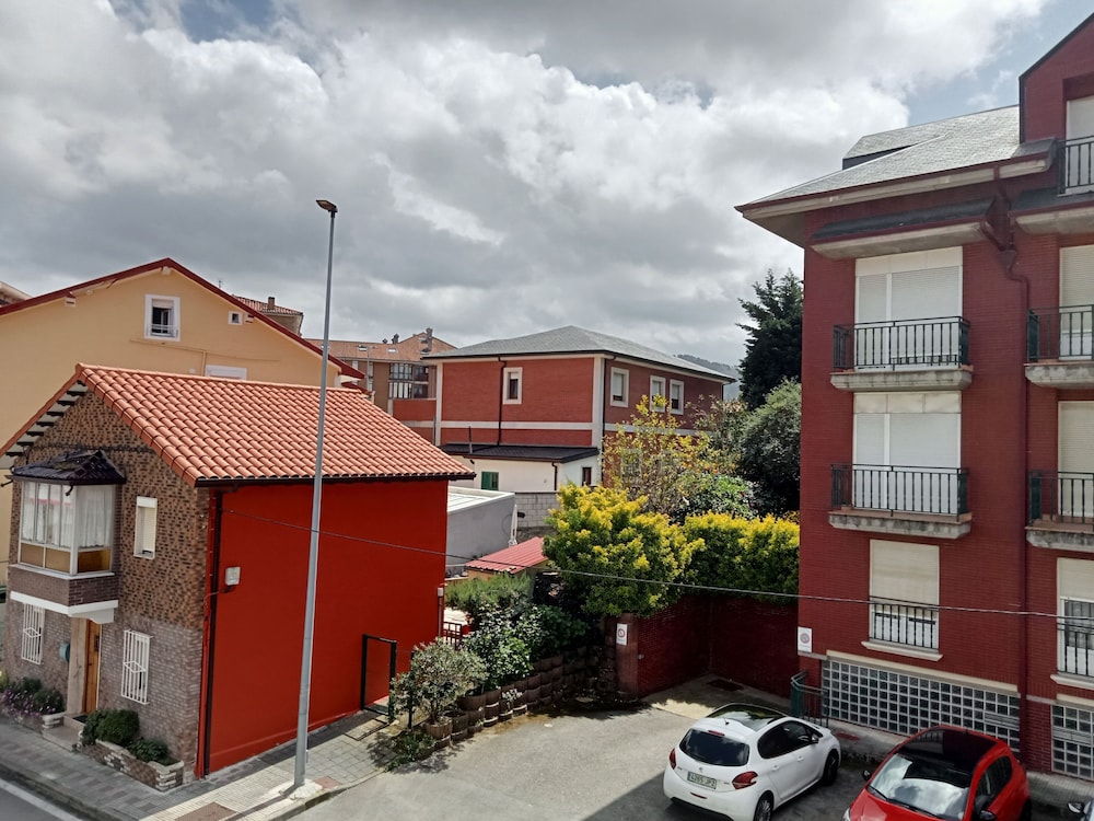 Coquetty Housing In Santander Bay