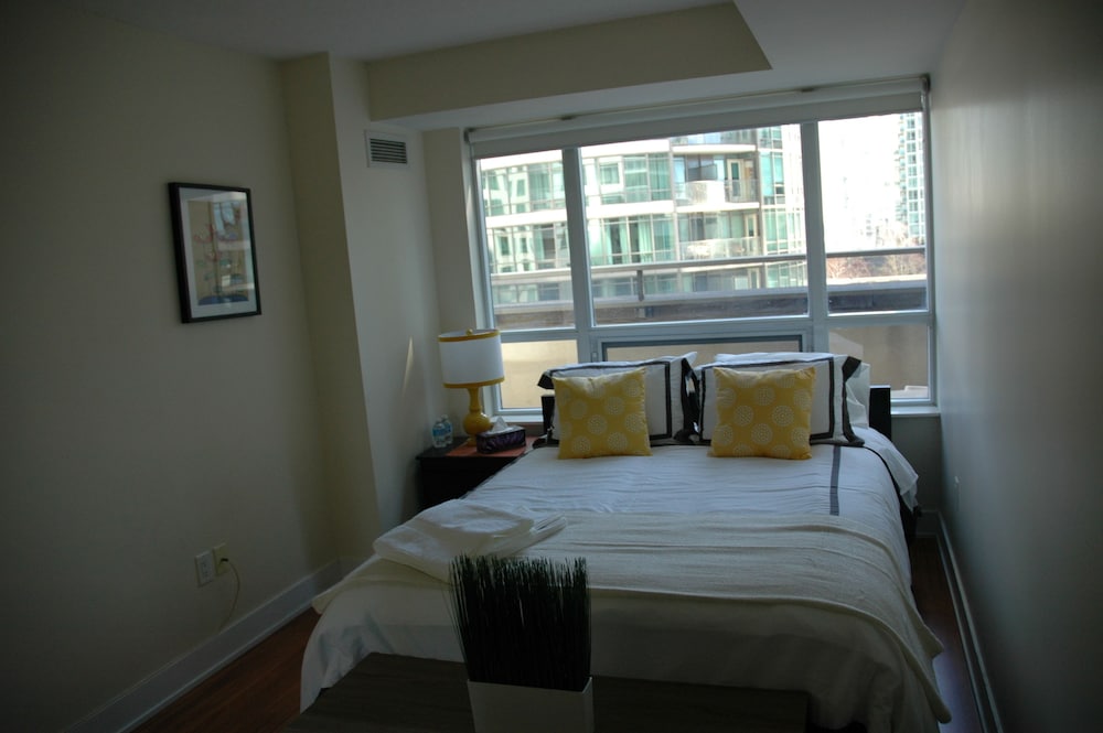 Livingsuites Toronto - 20 Blue Jays Way - Image 2