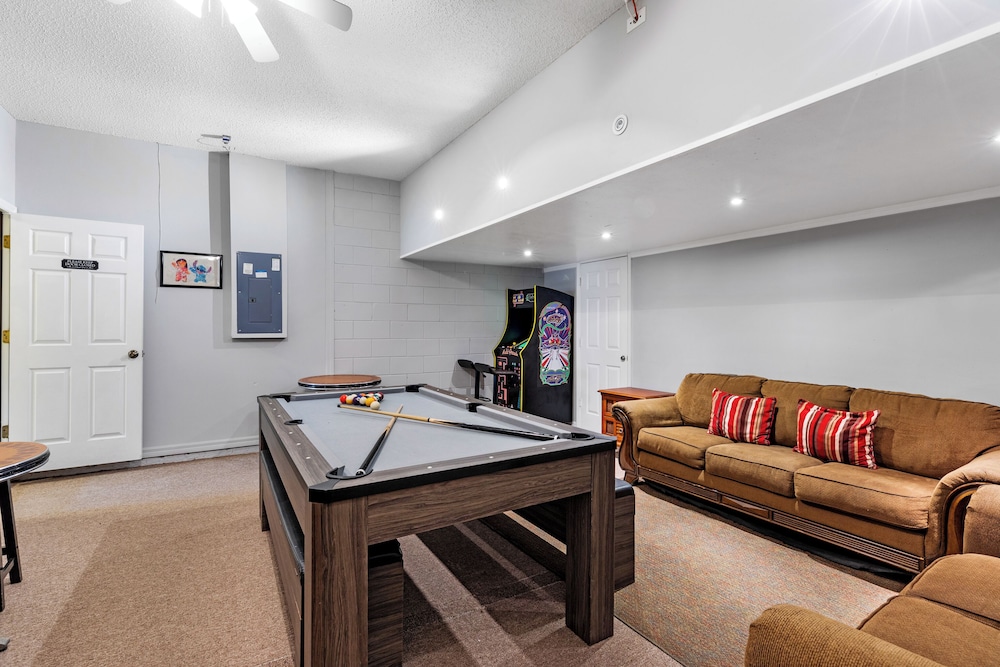 Relax & Unwind – Stunning Home W/ Private Pool!