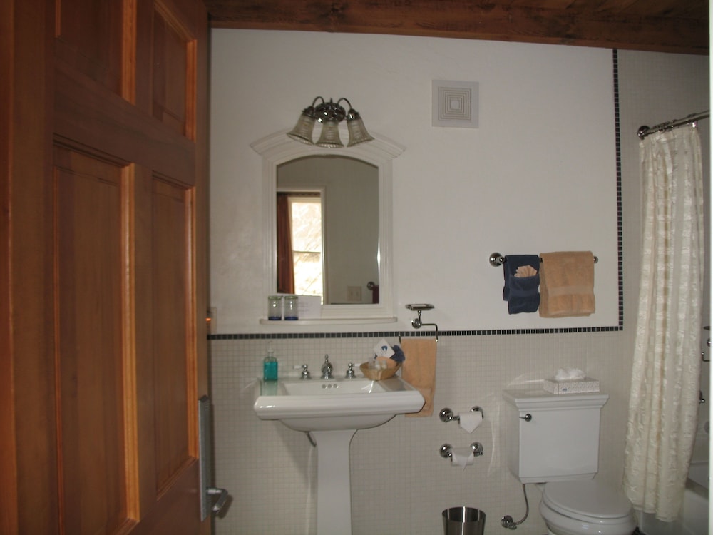 Bear Mountain Lodge