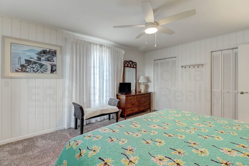 Fernandina Beach Vacations - Dog Friendly Oceanfront Beach House by RedAwning - Property Image 12