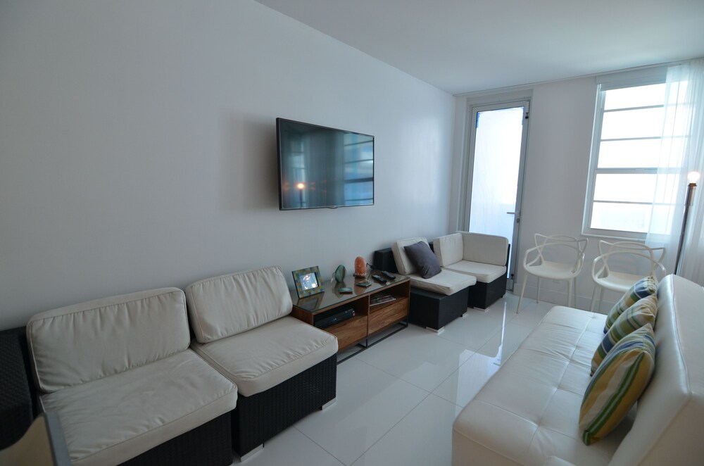 Riviera Luxury Living at the Decoplage