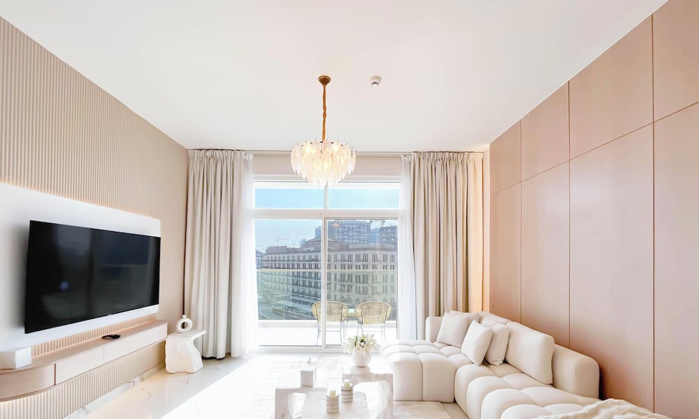 Jewelz Luxury 2BR Balcony, Pool & Garden Views
