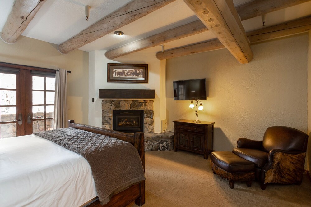 Pine Inn at Trail's End Lodge - Three Bedroom Residence with Den and Spa #5 3 Condo