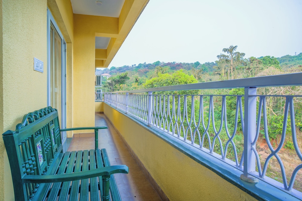 Alaya Stays Veera Marina 3 BHK Apartment