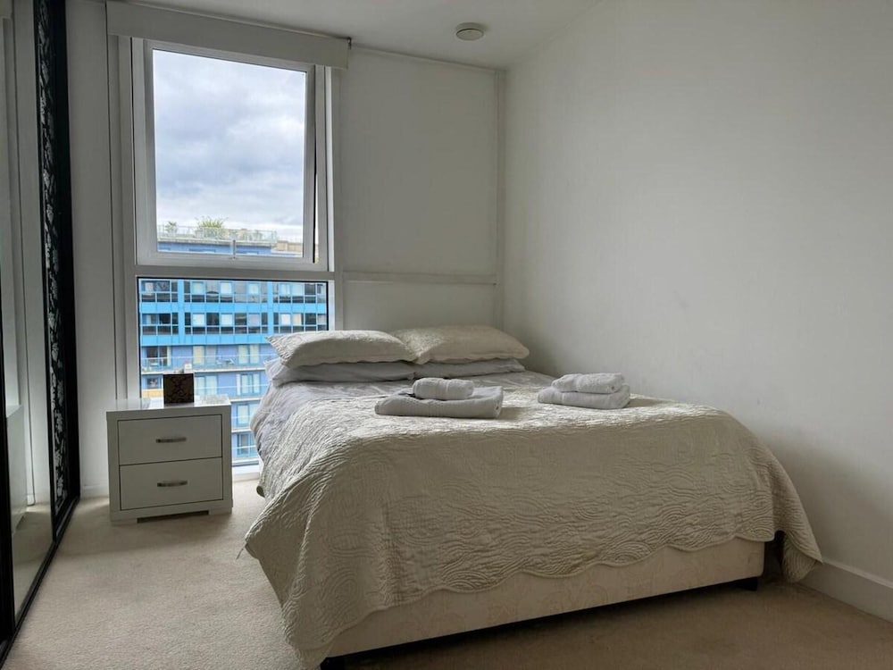 Royal Docks Luxury 3 Bedroom Apartment