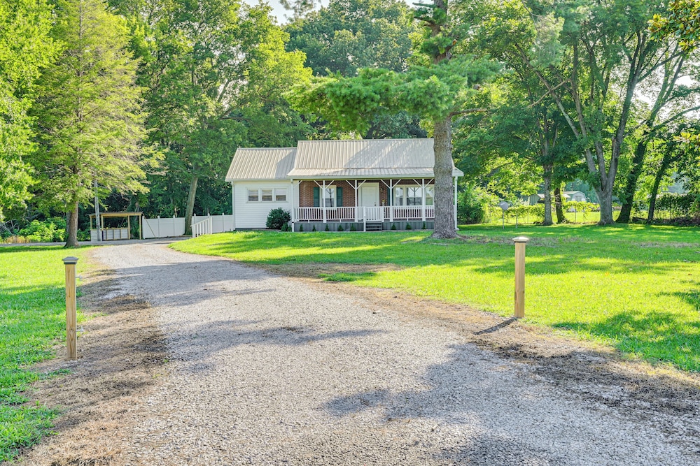 2 Mi to Oak Grove Racing & Gaming: Home on 1 Acre