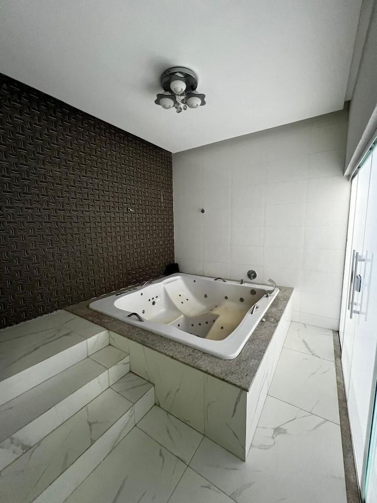 Mansão Luxo Lago - Caldas Novas