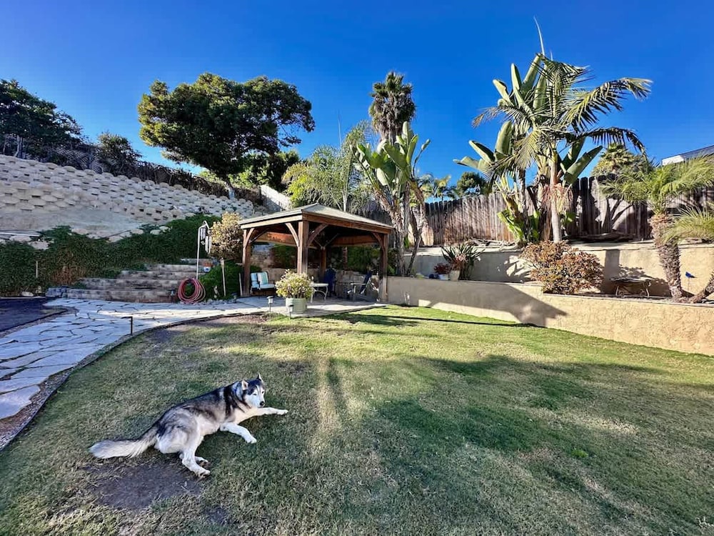 Crestview Oceanside Retreat With Yard Pets