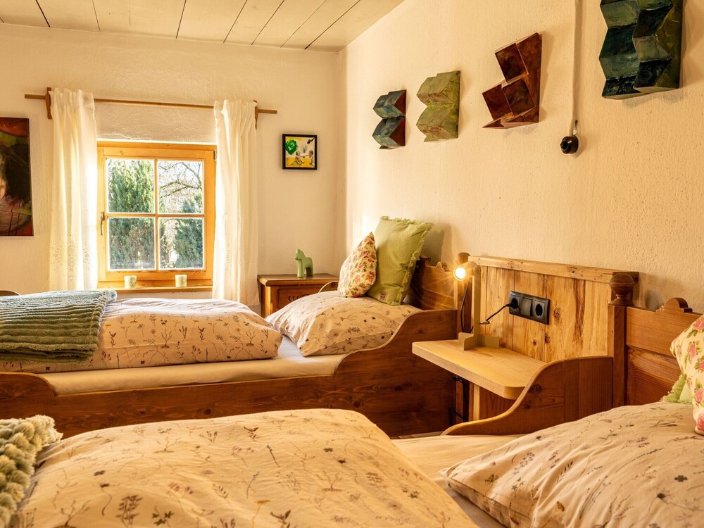 Historic Farmhouse: 200 Years old Meets new