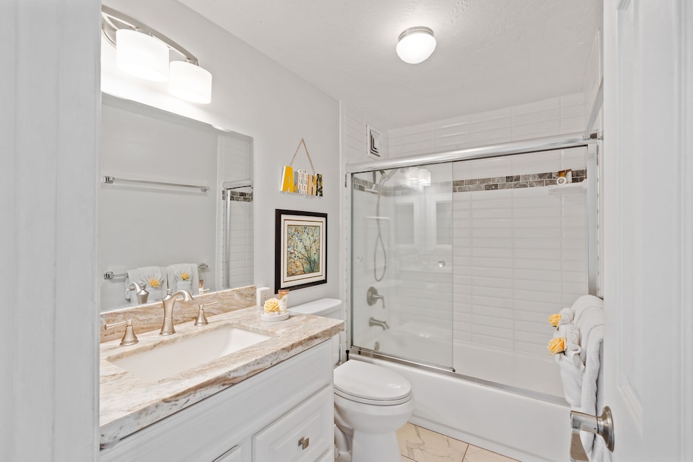 Menehune Shores 421 2 Bedroom Condo