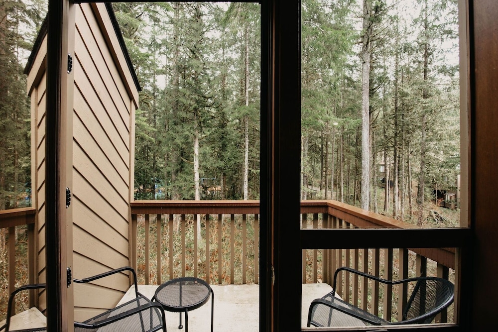 Glacier Mt Baker Lodging