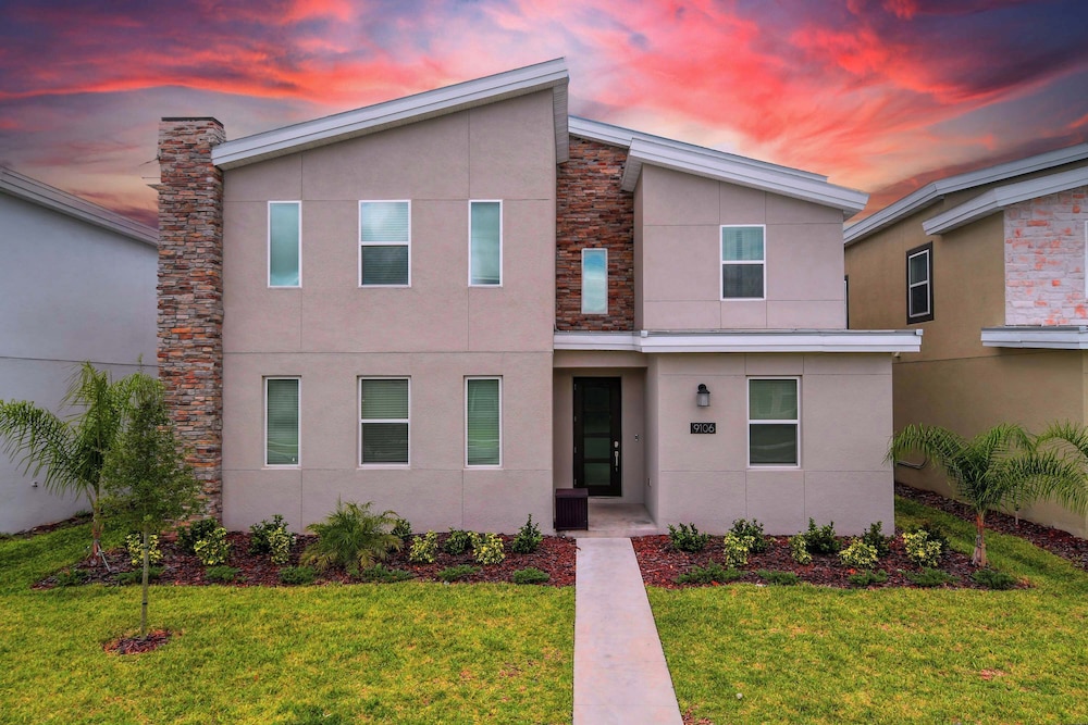 Luxury 10-bedroom Villa in Champions Gate Resort