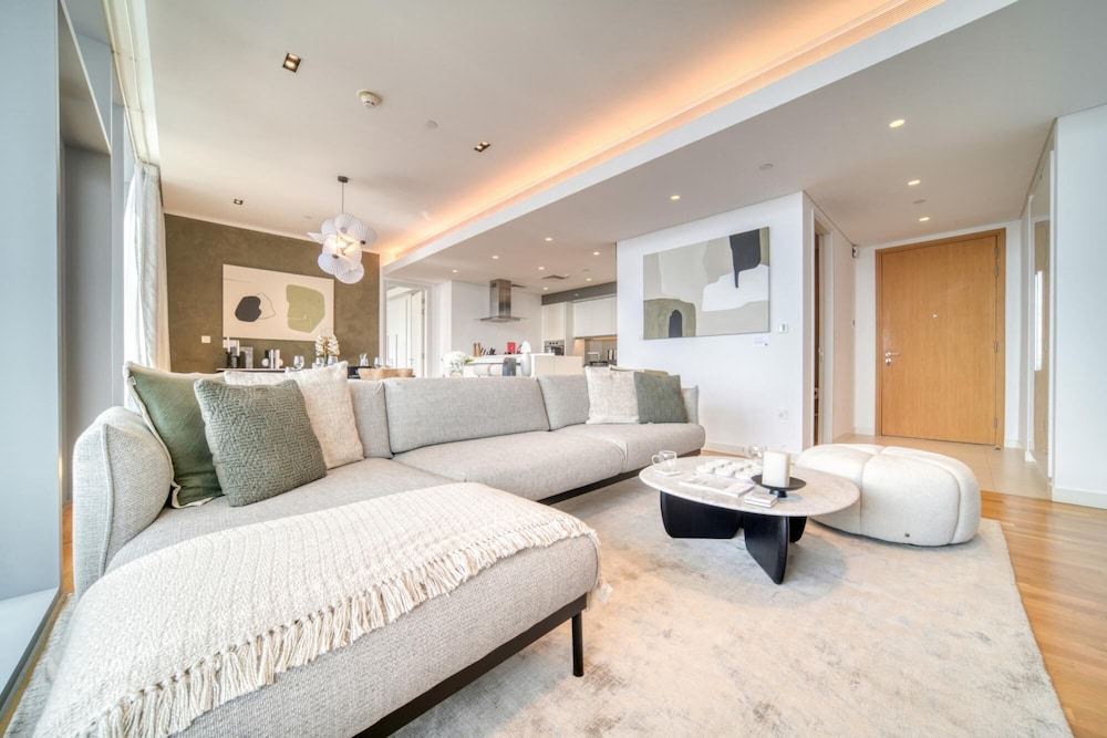 Sparkling Balcony Sea View Apt in Bluewaters