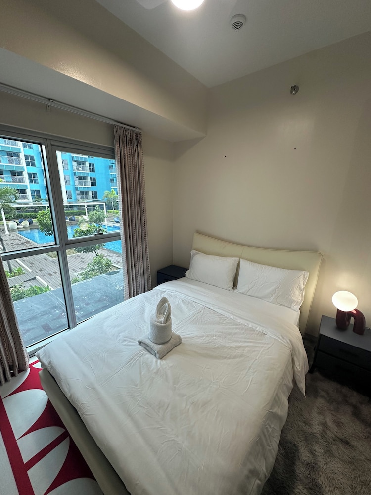 Luxury Penthouse & High-Floor Hotel near City of Dreams, Airport, Okada, and Solaire Casino