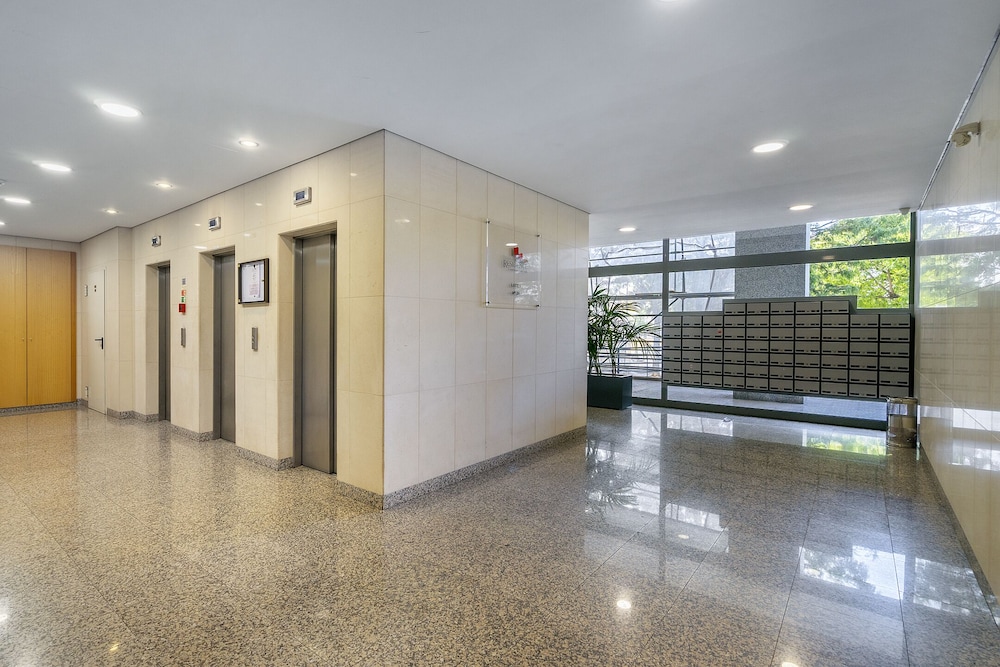 Family Condo: Urban Retreat W/Parking, Ac, Elevator In Great Location