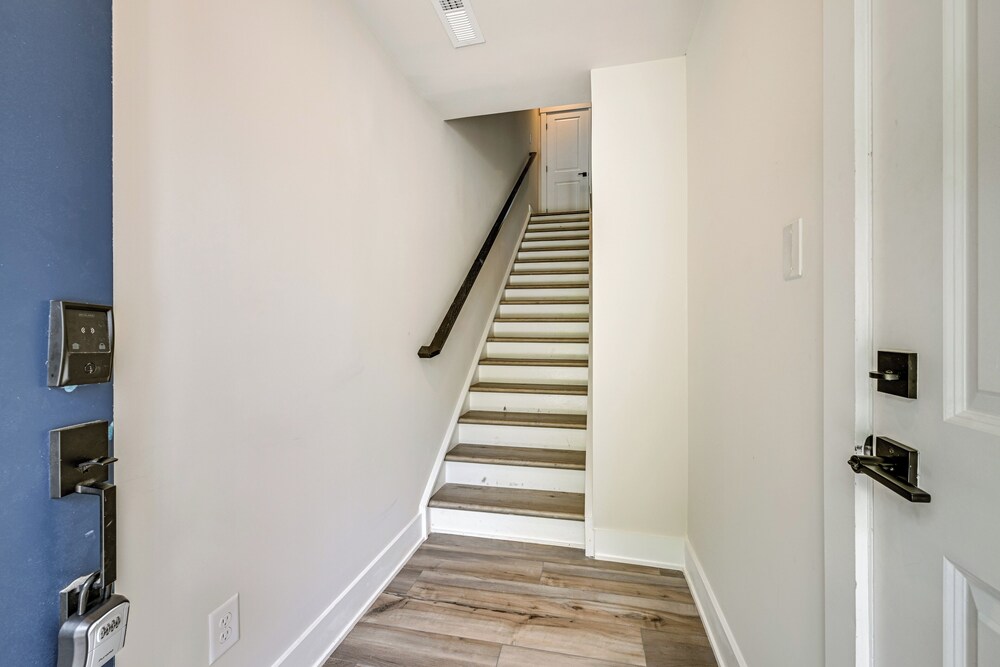 2 Mi to Dtwn Charlotte: Unit w/ Rooftop Deck!