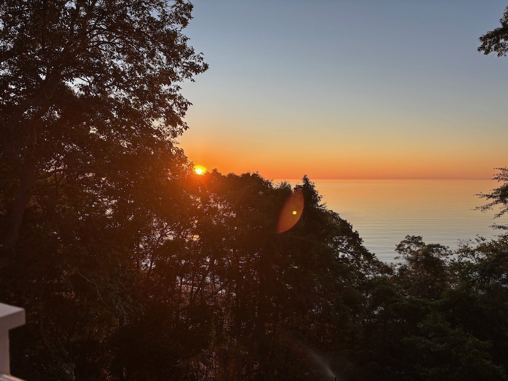 Ocean Views & Private Beach 3br Nature Escape 3 Bedroom Villa