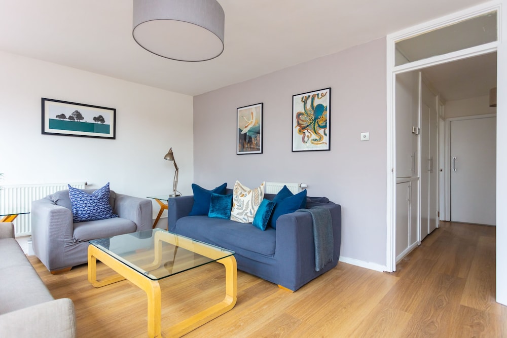 Spacious Central 3 Bedroom Apartment in Old Street