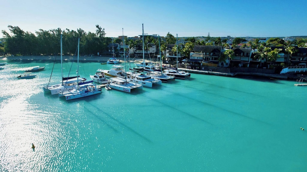 Seas the DAY Luxury Seafront!